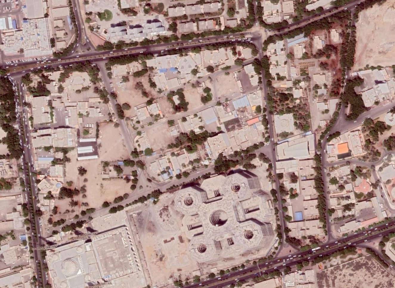 بزرگنمایی تصویر ماهواره شهر بندر عباس